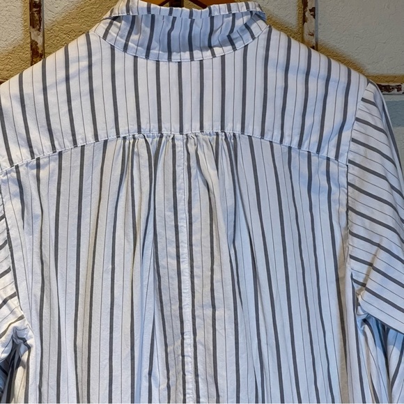 Iridium Striped Button Front  Top White Gray Stripe S - Picture 12 of 12